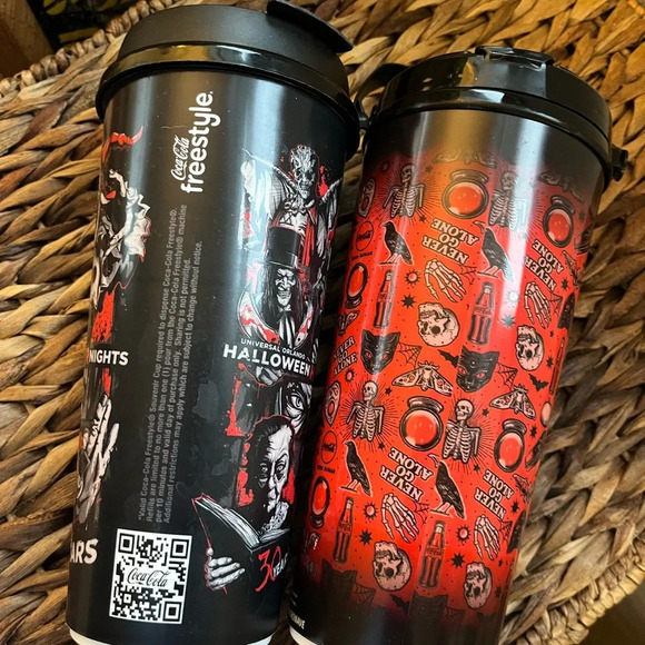 Lot of two Universal Halloween Horror Nights Coca-Cola souvenir cups 2021/2023 - Picture 2 of 5